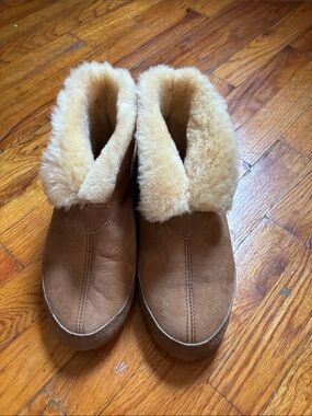 Overland Cozy Shearling-Lined Suede Slippers